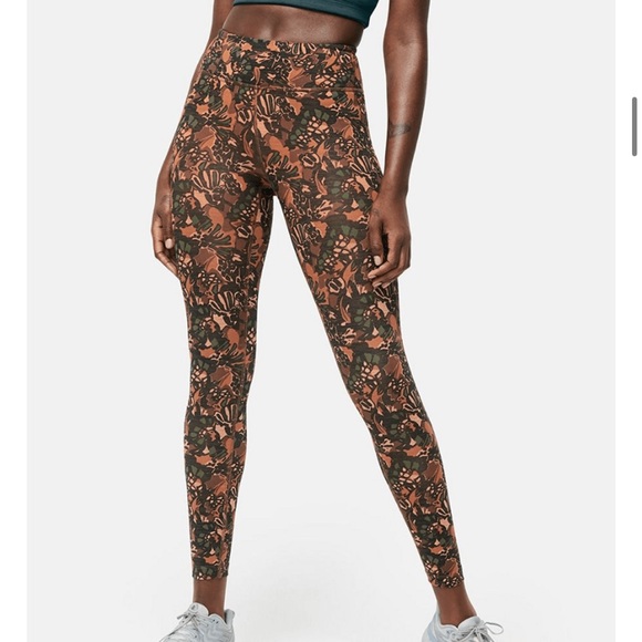 Outdoor Voices Athletic Two-Piece Set in Rust Floral Print - Picture 14 of 14